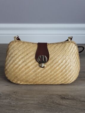 Vintage Woven Straw Rattan shoulder Bag with Leather Trim & Statement Clasp